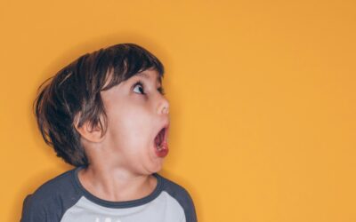 Mon enfant est trop sensible, dissipé ou toujours fatigué à l’école : et si le Human Design nous aidait à le comprendre autrement ?